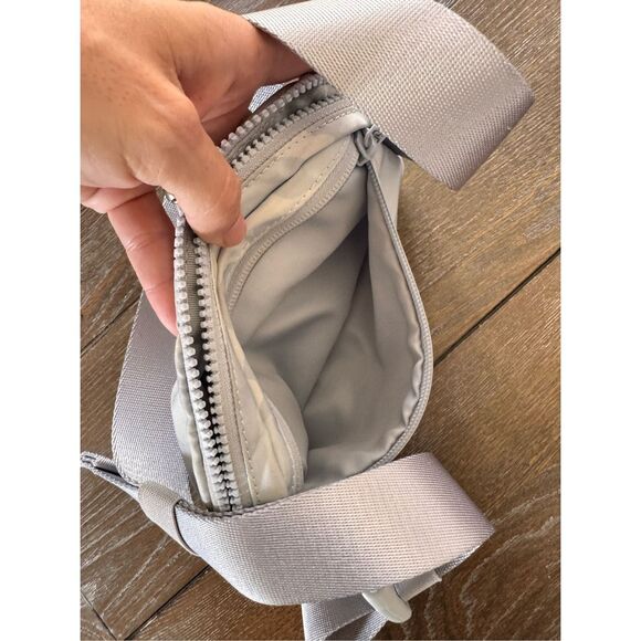 Lululemon Everywhere Belt Bag in Camo - Picture 8 of 10